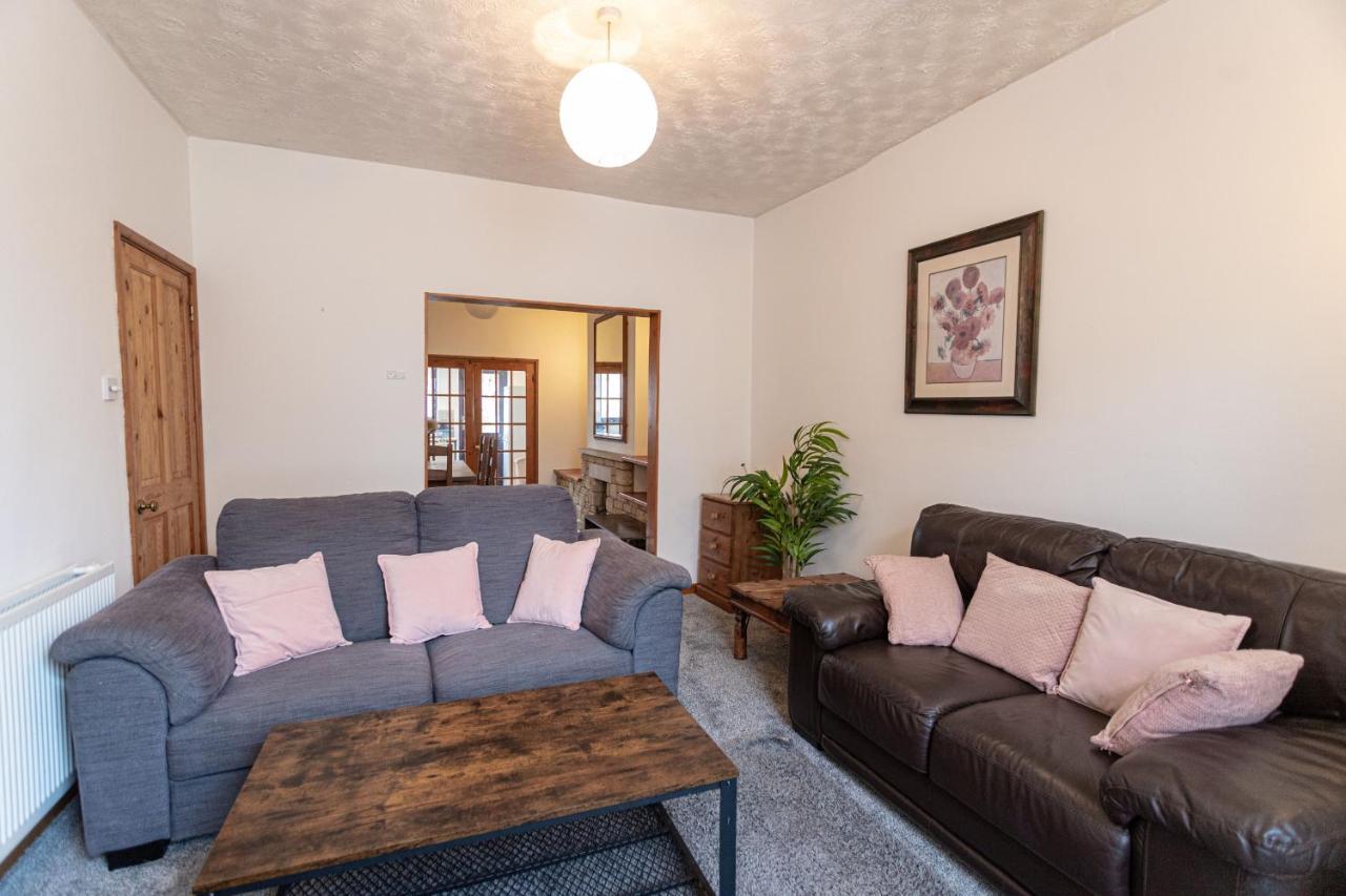 October Disc - Long - Contractors Apartment