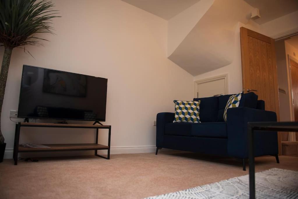 Spacious 3 Bed House In * Bristol