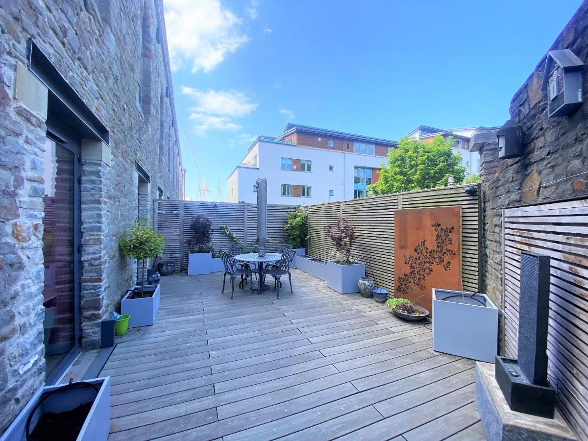 Sublime Waterfront Retreat With Private Terrace Apartment Bristol