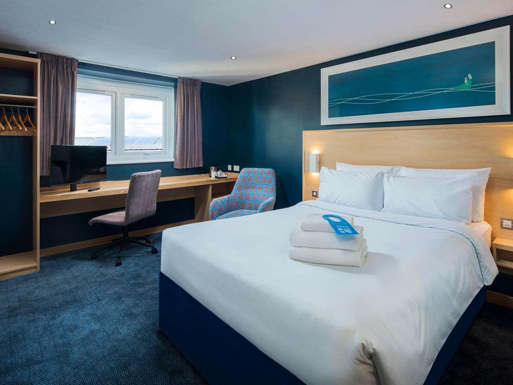 Travelodge Anchor Road 3*