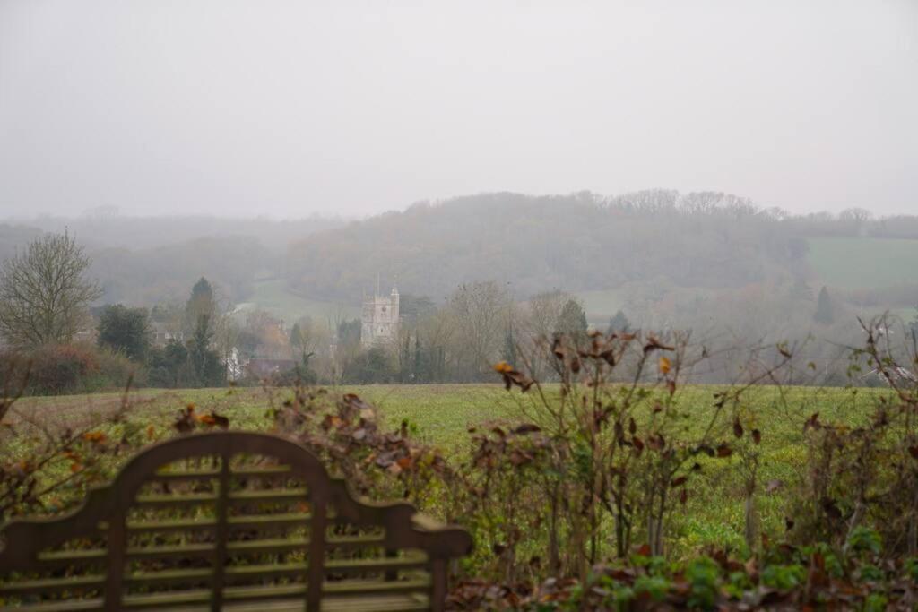Shepherds Hut In Countryside Near Bath And Chalet *