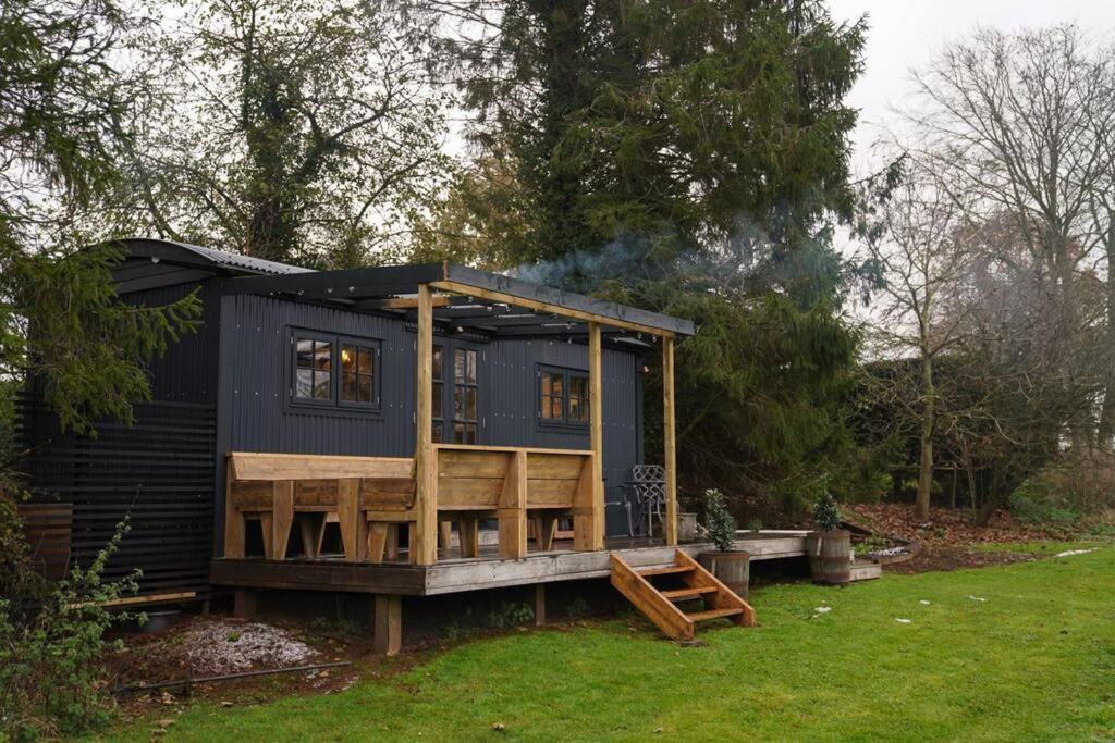Shepherds Hut In Countryside Near Bath And Bristol
