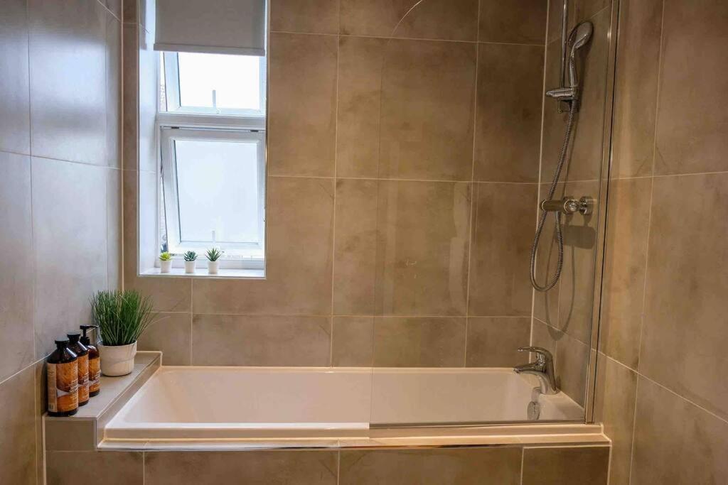 Garden Of Eden 1 Bedroom Flat In Fishponds * Bristol
