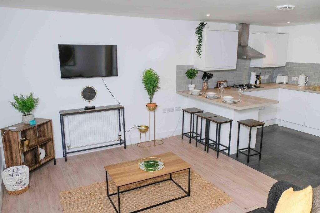 Garden Of Eden 1 Bedroom Flat In Fishponds Apartment Bristol