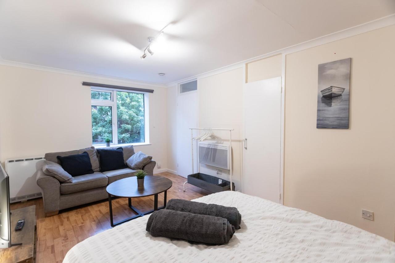October Disc - Long - Contractors Apartment *