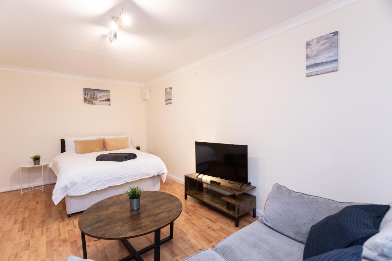 October Disc - Long - Contractors Apartment