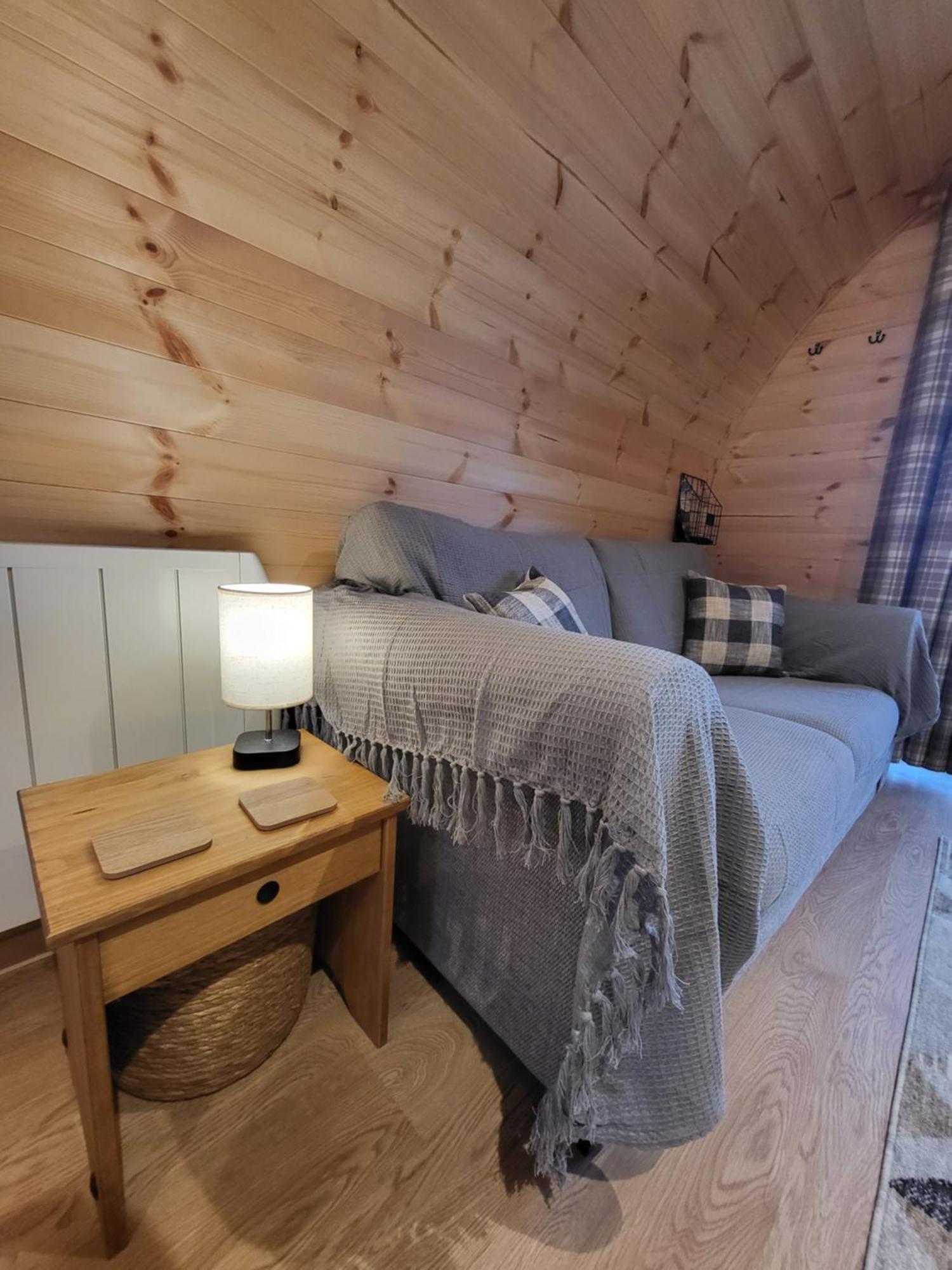 Lois' Pod With Hot Tub, Near Airport Bristol