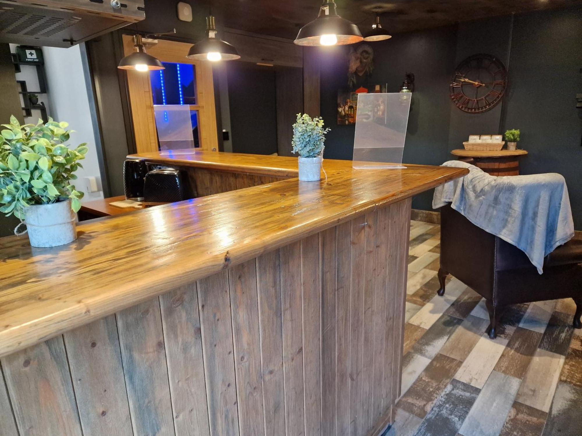 The Pub - Unique & Authentic Experience - Free Parking!, 5 Minutes From Airbus And The Mall Cribbs Bristol