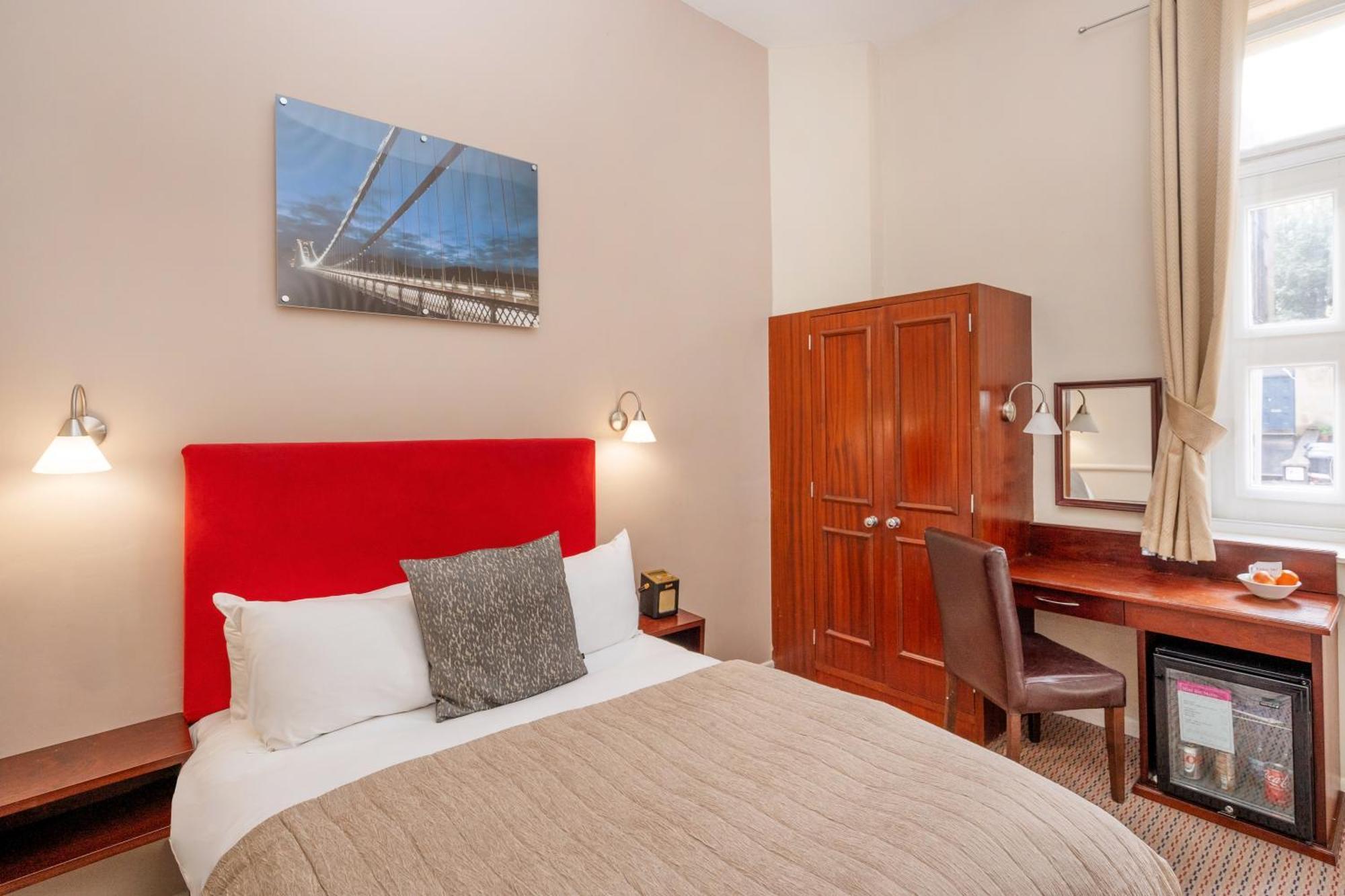 Hotel The Clifton 3*