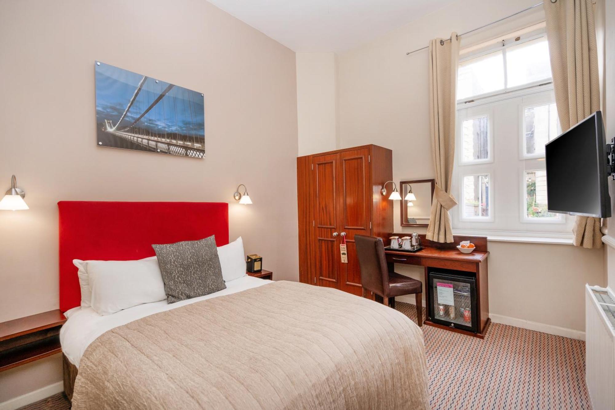 The Clifton 3*
