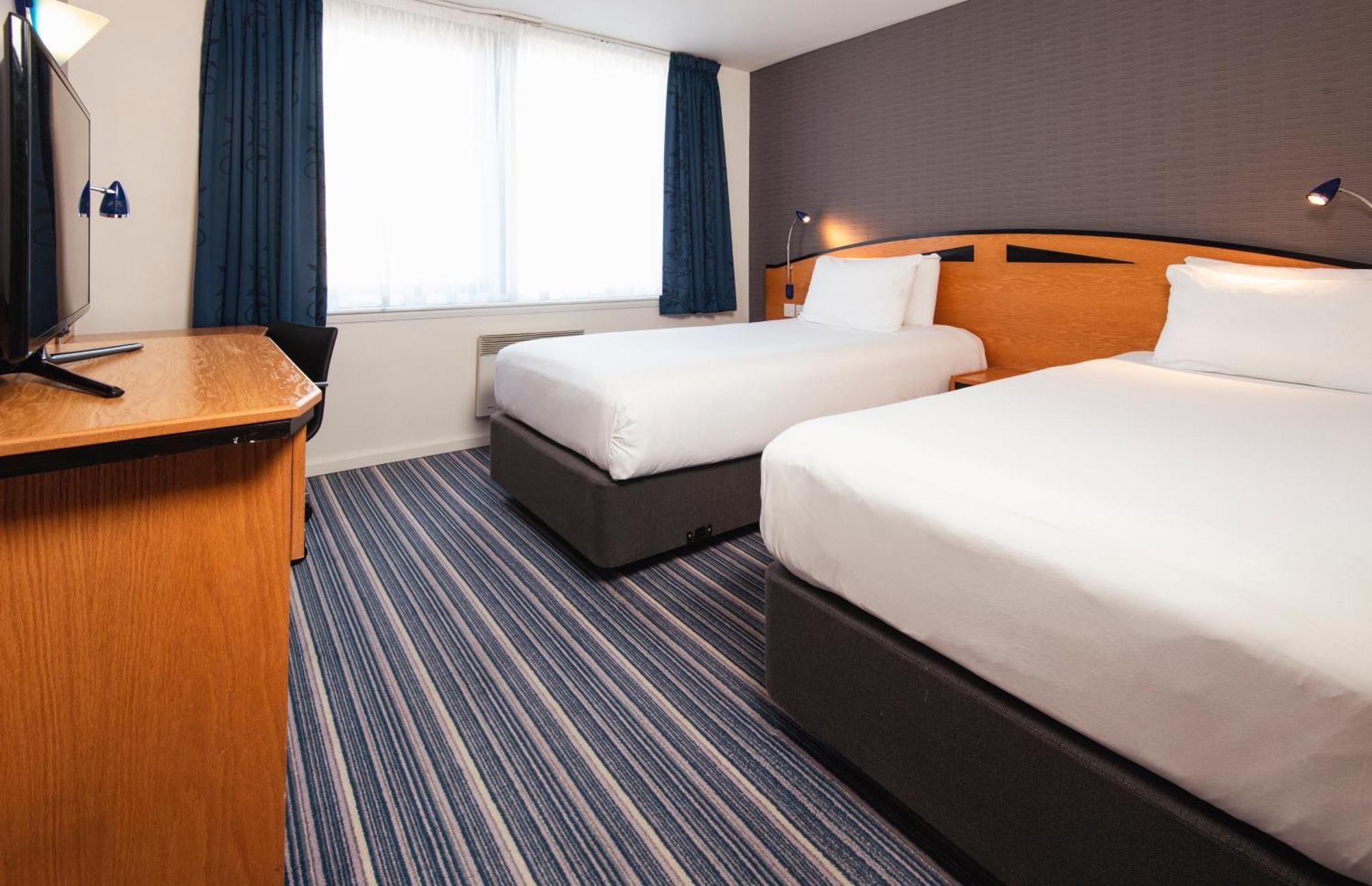 Hotel Express Centre By Ihg 3*