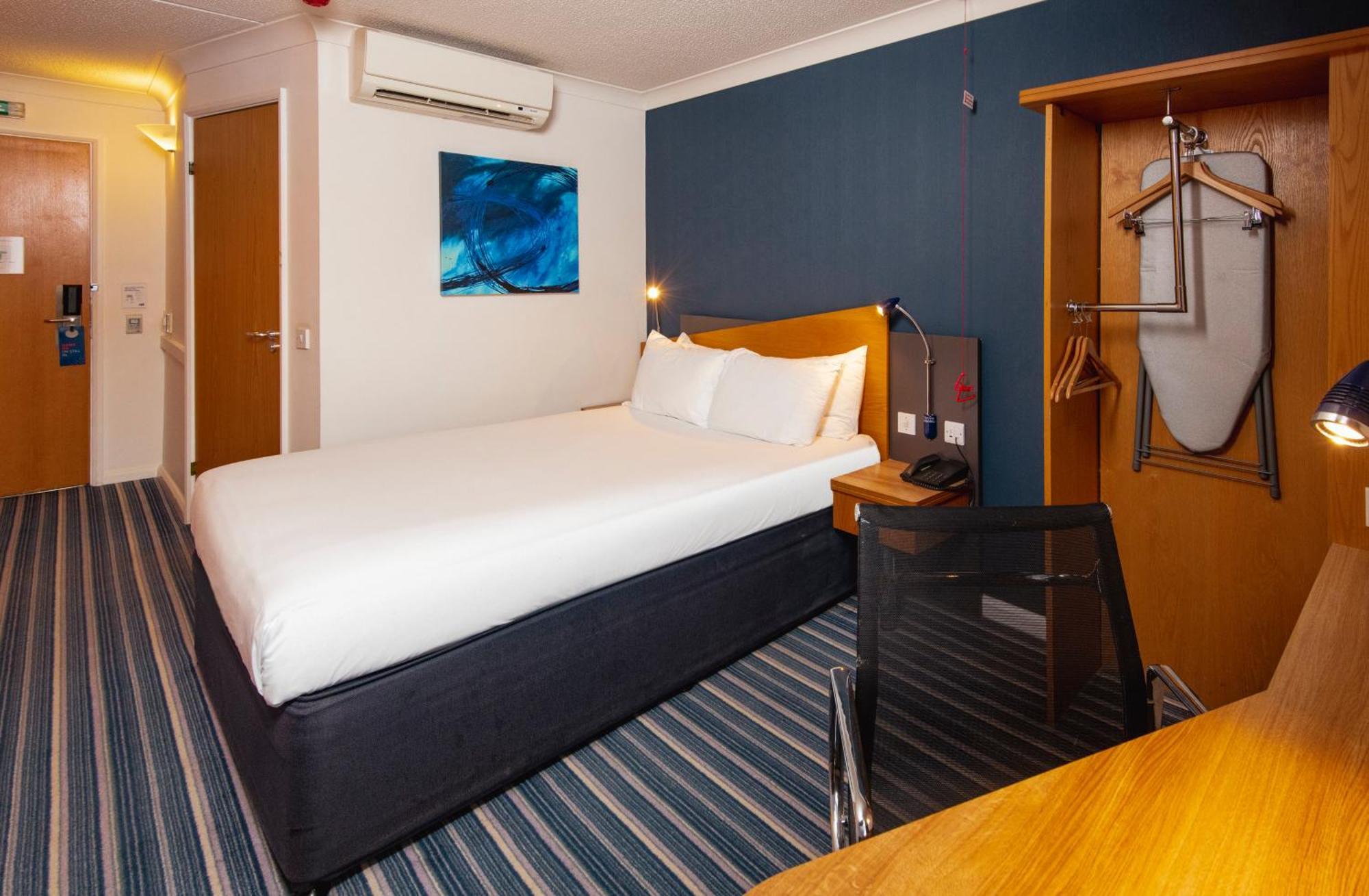 Hotel Express Centre By Ihg 3*