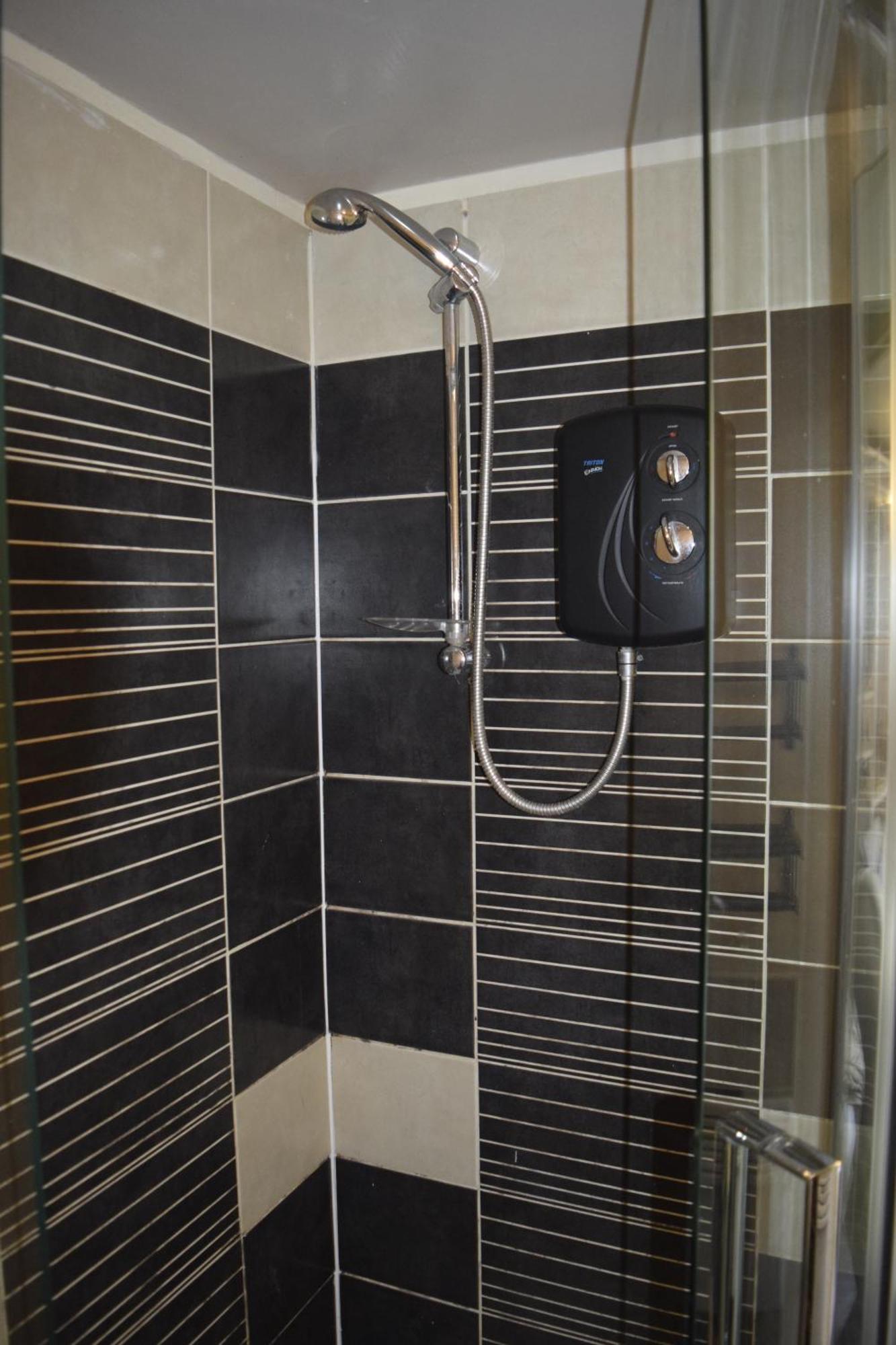 Cosy Self-contained Studio Flat In Apartment *