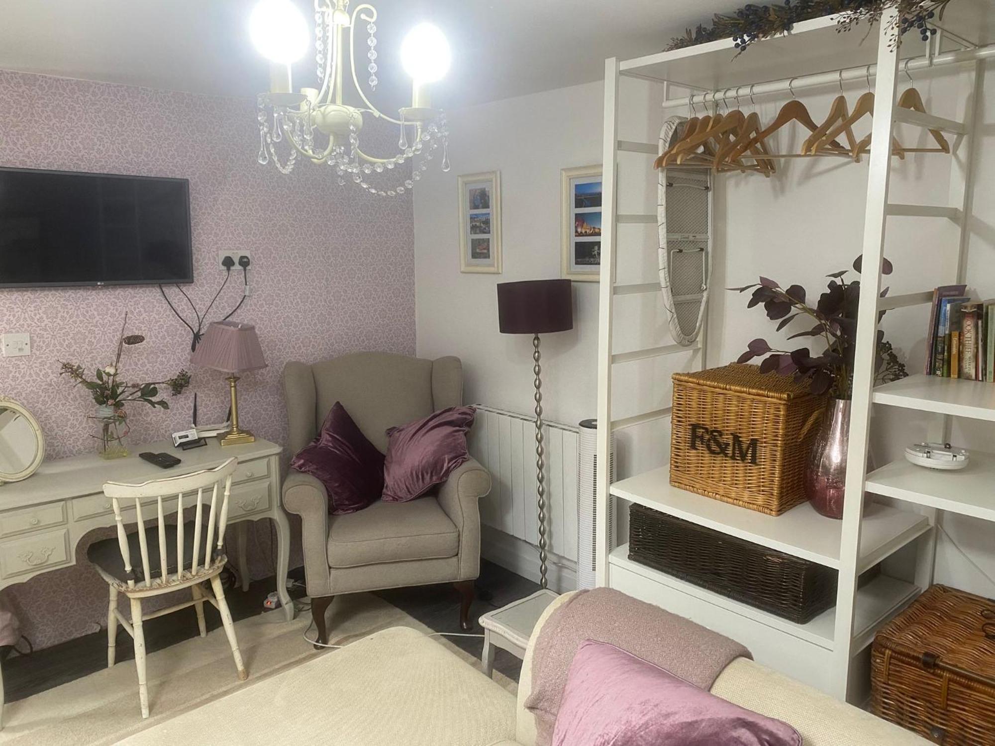 Cosy Self-contained Studio Flat In * Bristol