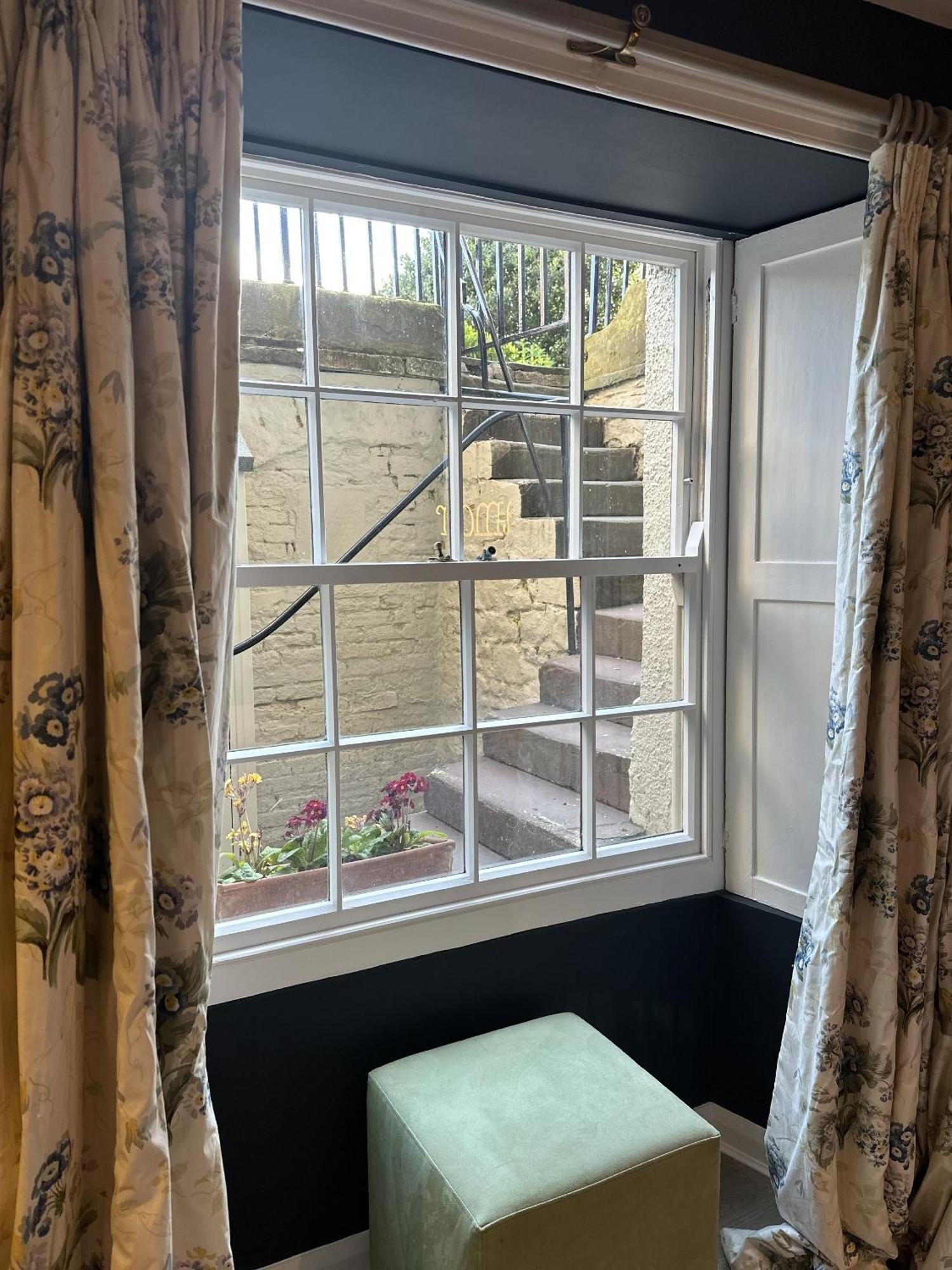 Unique Clifton On Historic Crescent *