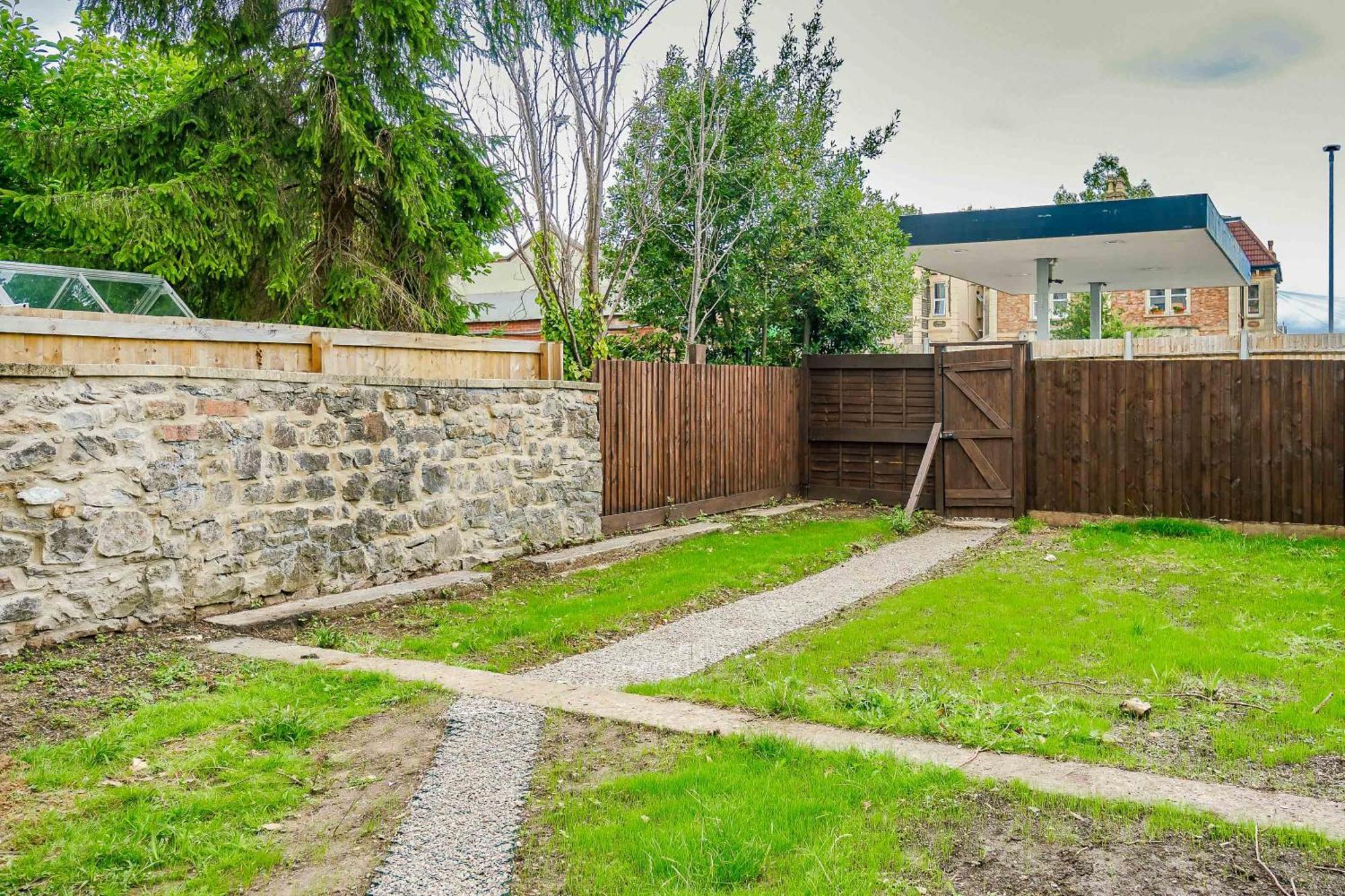 Free Parking New Gem With Garden Apartment