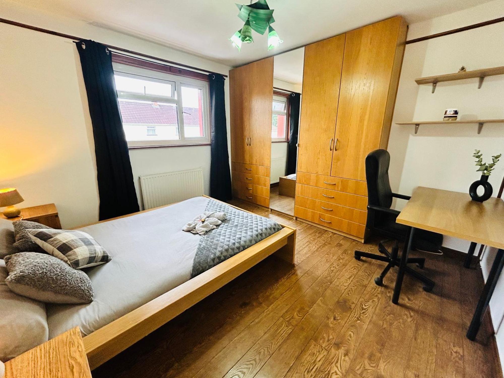 The European 3 Bedroom House By Altoluxoexperience Short Lets & Serviced With Free Parking * Bristol