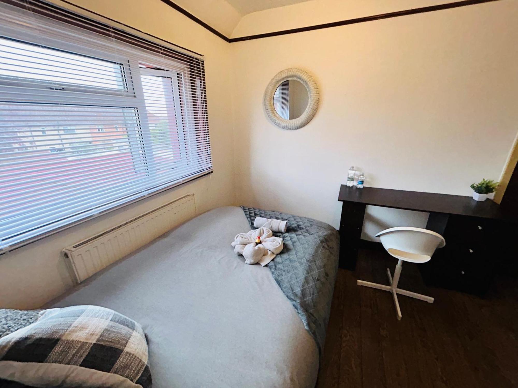 The European 3 Bedroom House By Altoluxoexperience Short Lets & Serviced With Free Parking * Bristol