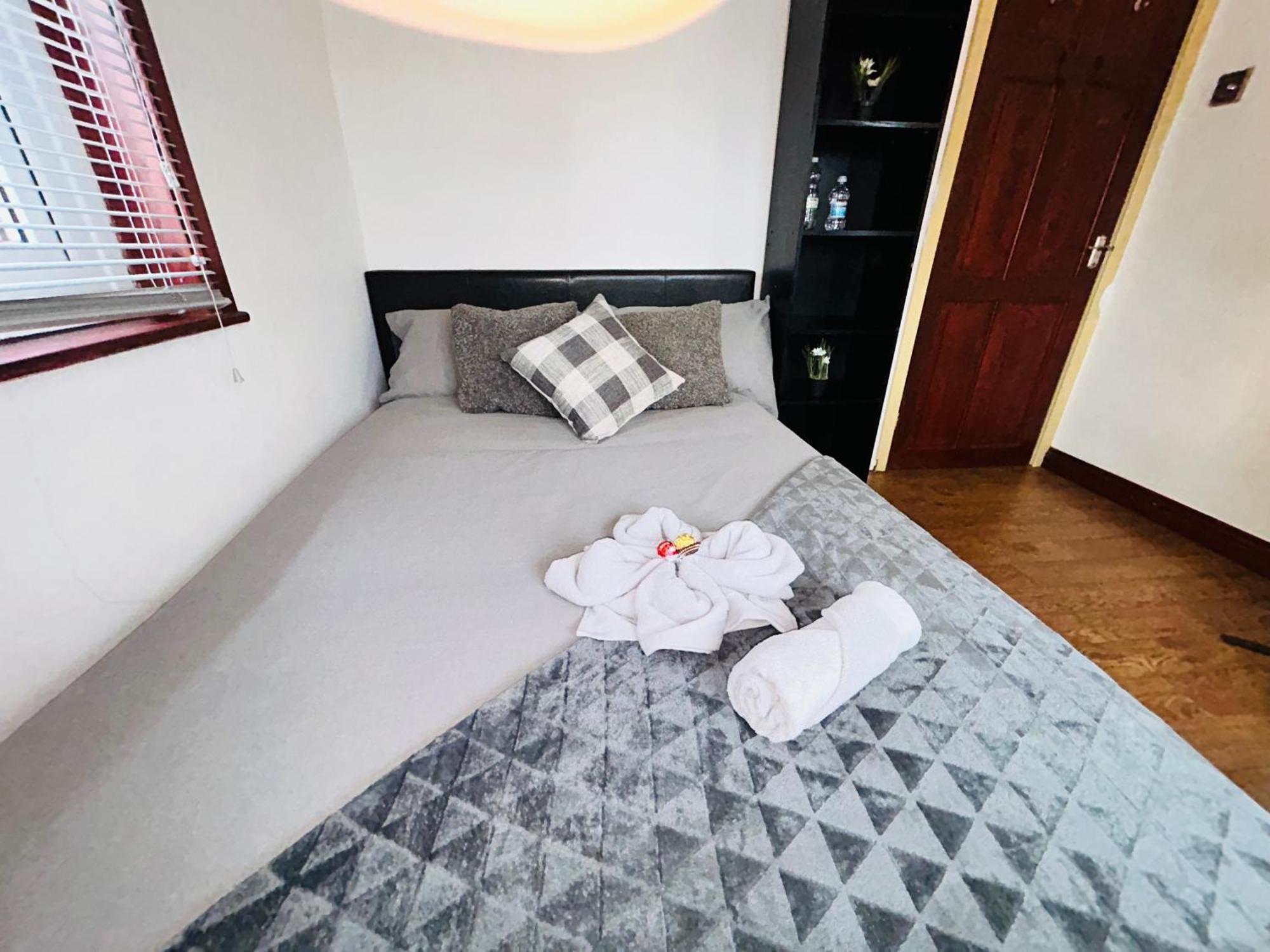 The European 3 Bedroom House By Altoluxoexperience Short Lets & Serviced With Free Parking Bristol