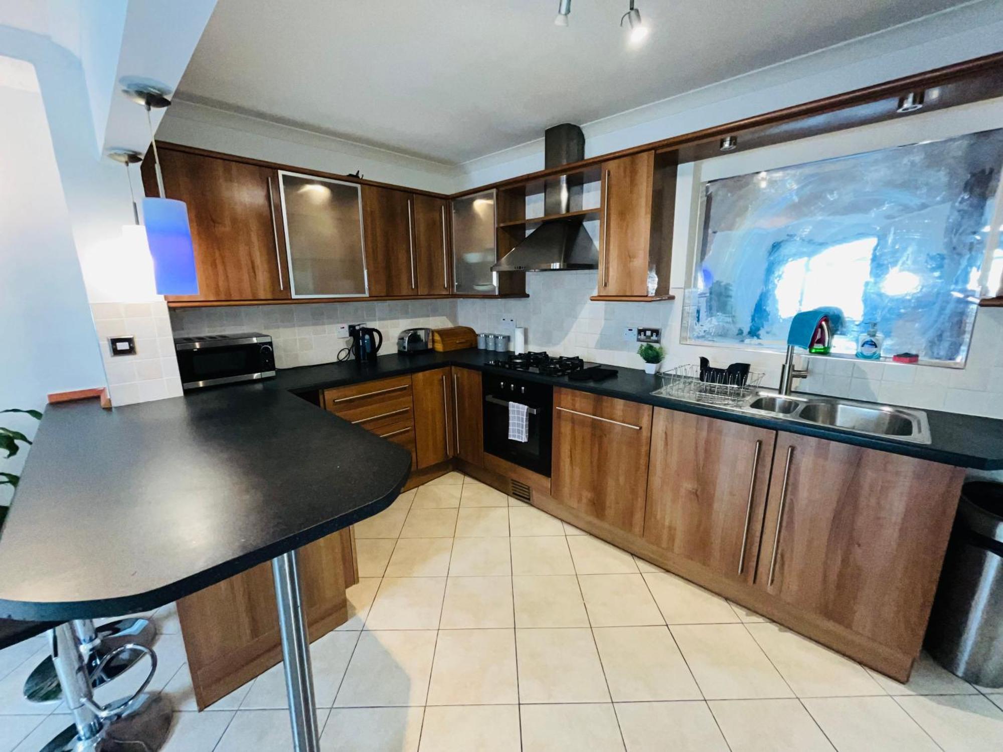 Holiday home The European 3 Bedroom House By Altoluxoexperience Short Lets & Serviced With Free Parking *