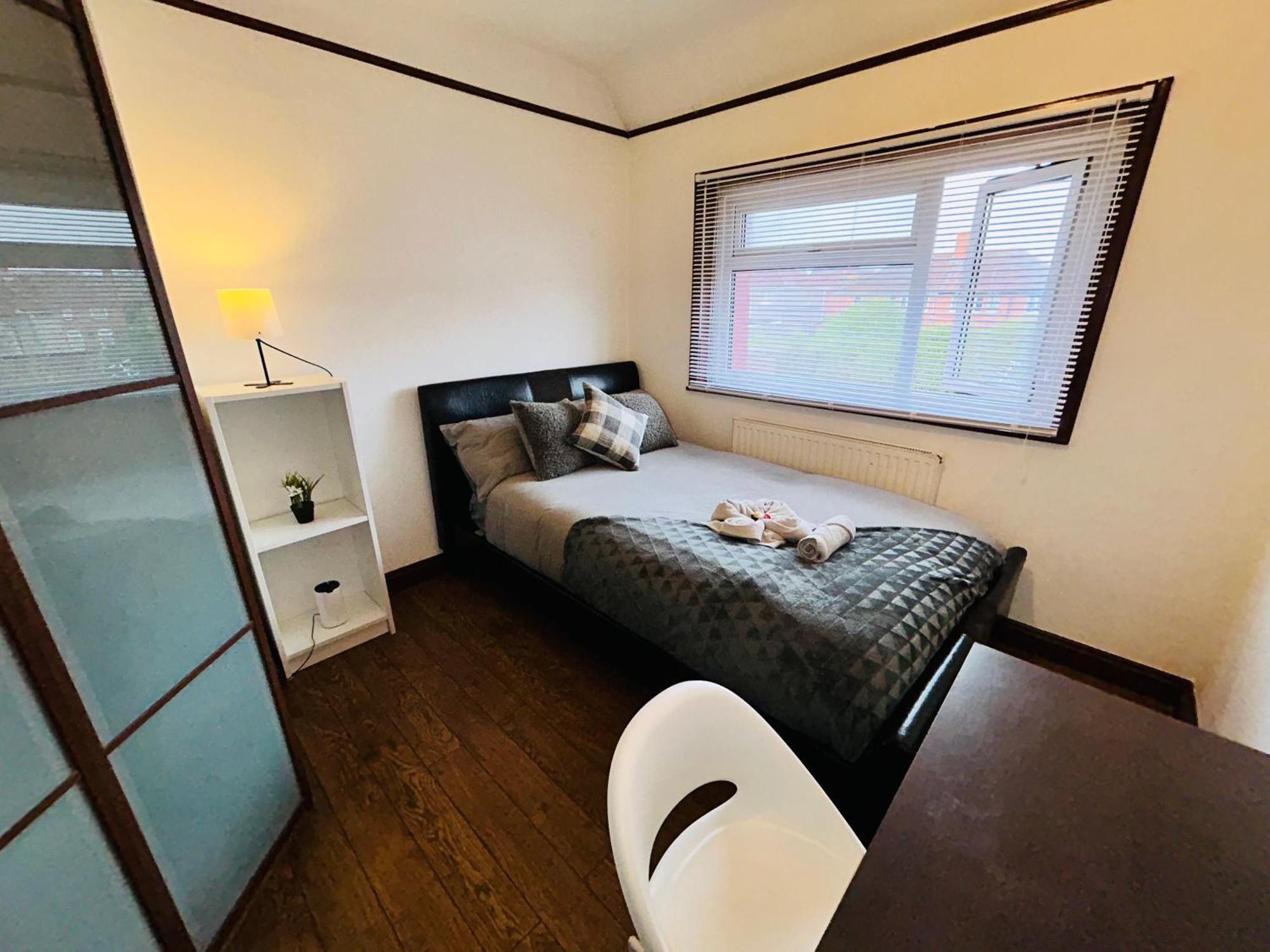 The European 3 Bedroom House By Altoluxoexperience Short Lets & Serviced With Free Parking