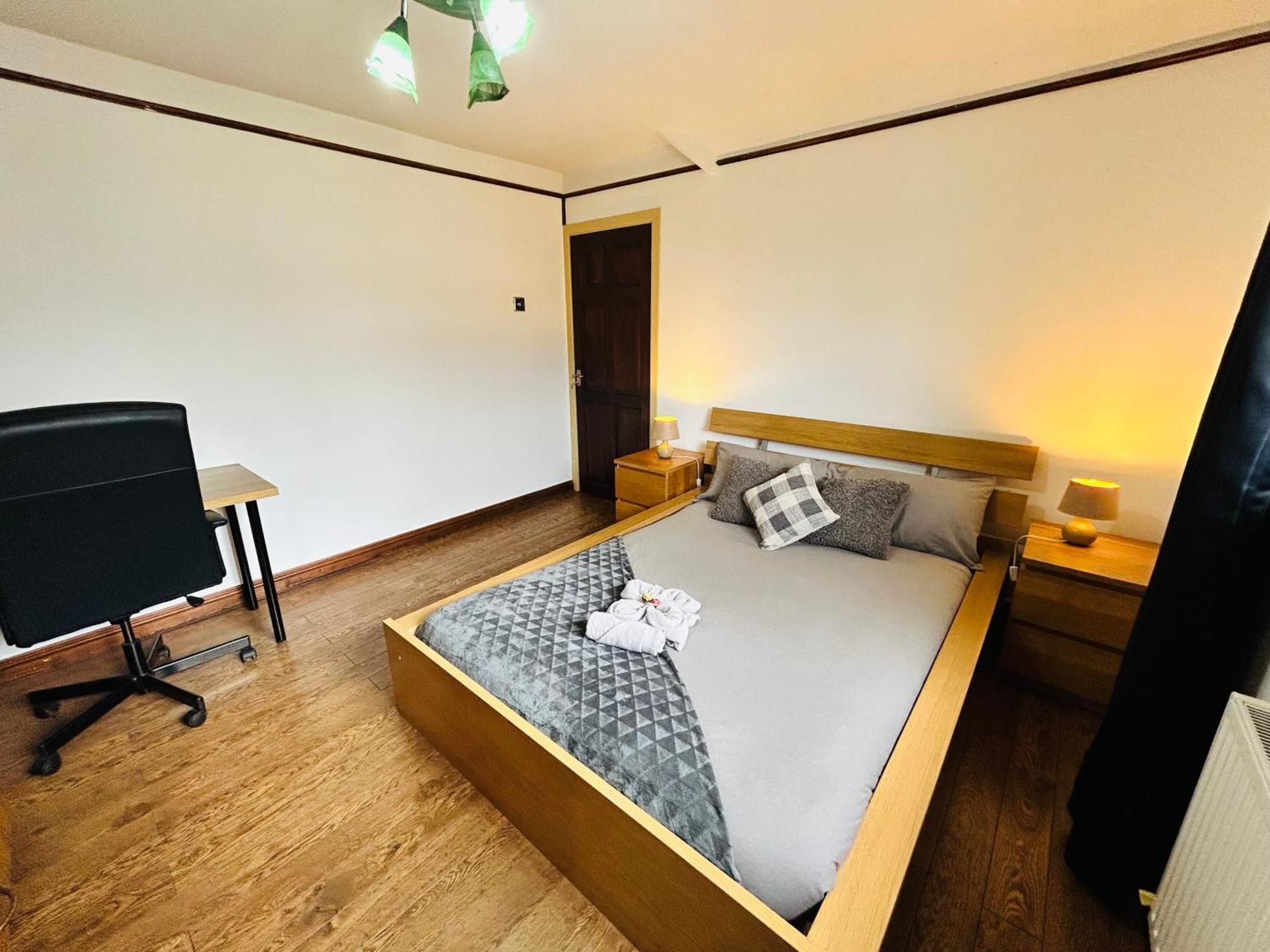 The European 3 Bedroom House By Altoluxoexperience Short Lets & Serviced With Free Parking