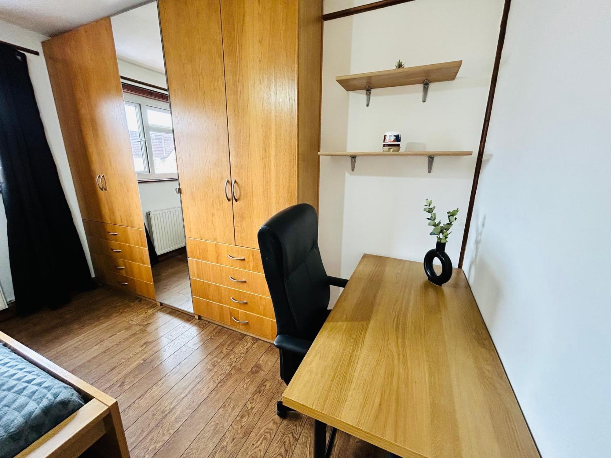 The European 3 Bedroom House By Altoluxoexperience Short Lets & Serviced With Free Parking Holiday home Bristol