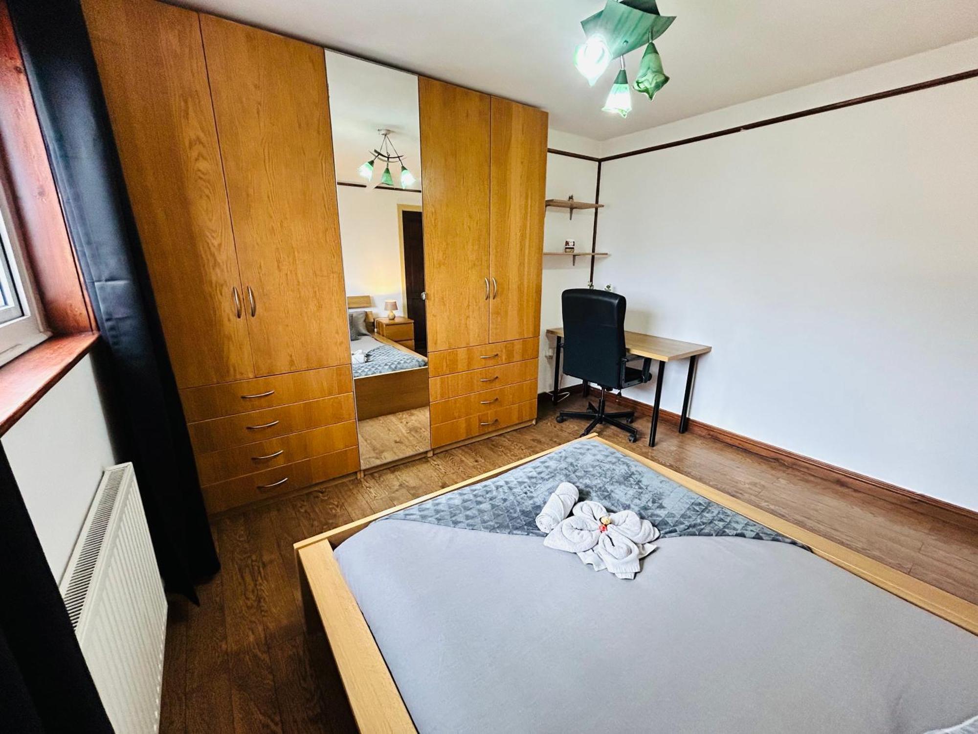 The European 3 Bedroom House By Altoluxoexperience Short Lets & Serviced With Free Parking