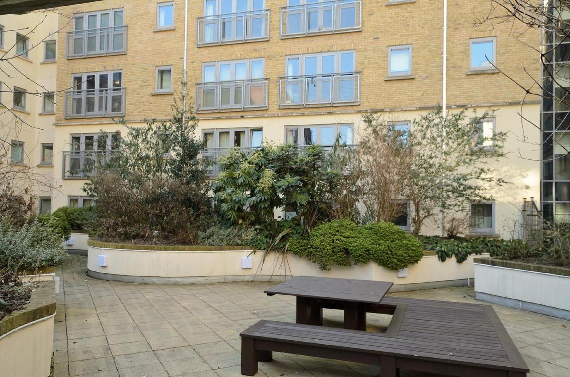 Apartment Hamilton Court From Your *