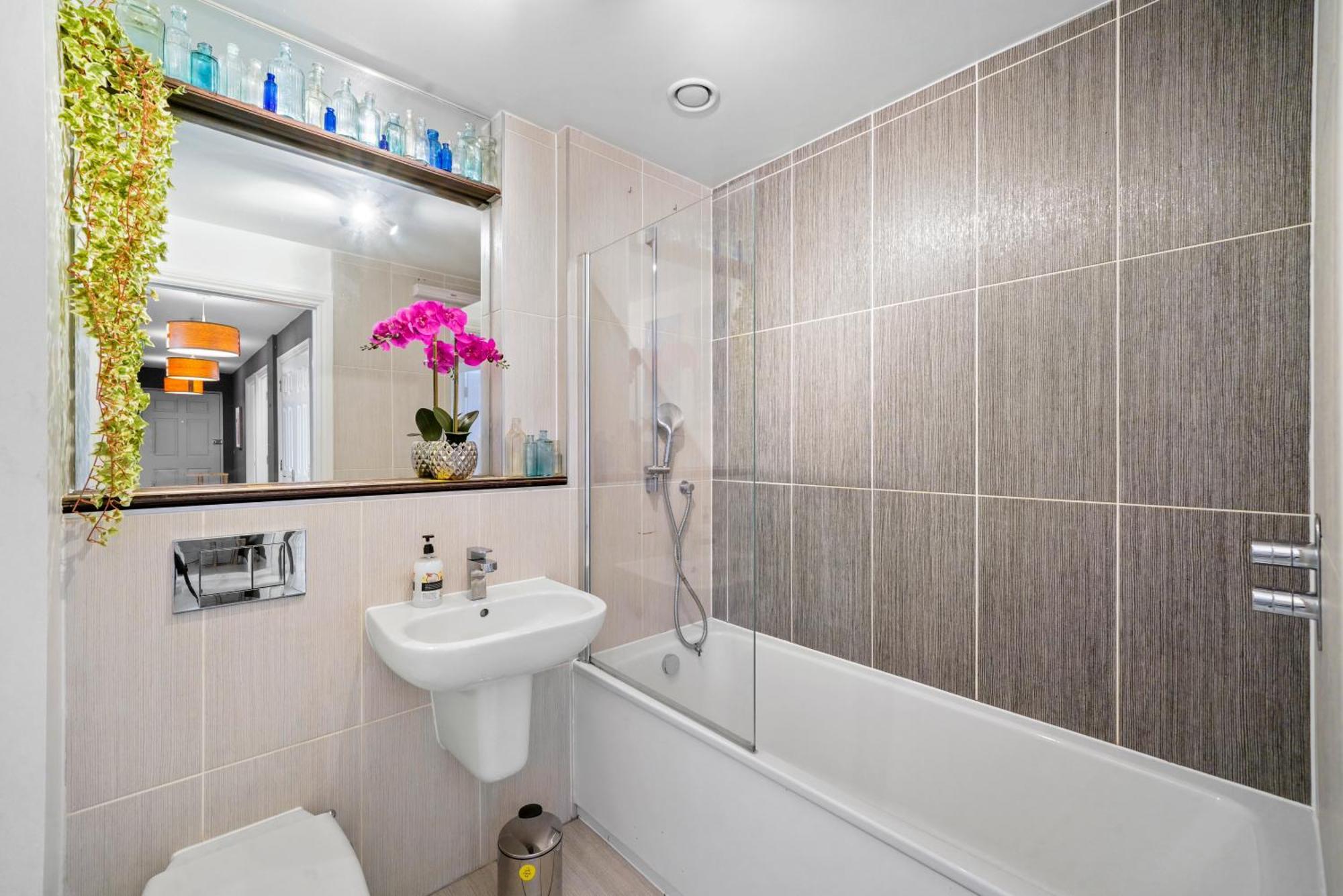 Apartment Stunning Abode - Sleeps 10 - Parking
