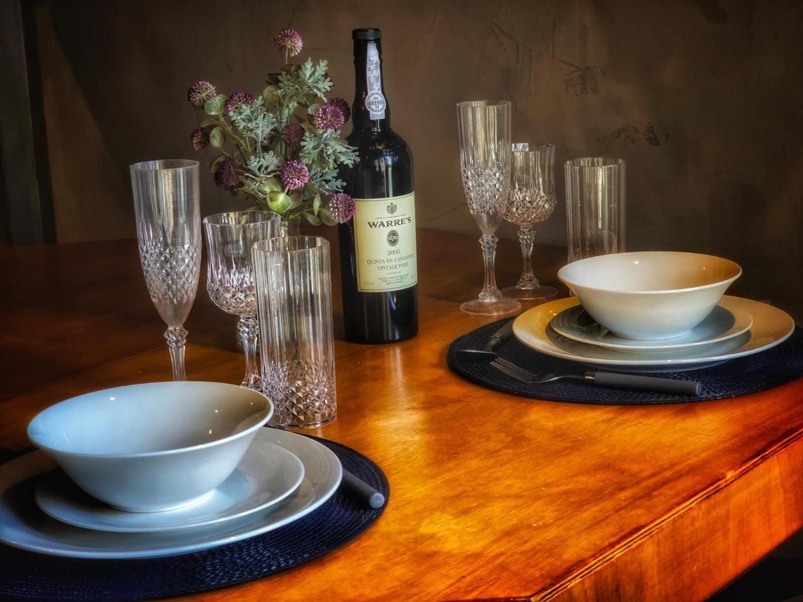 Apartment The Pub - Unique & Authentic Experience - Free Parking!, 5 Minutes From Airbus And The Mall Cribbs Bristol