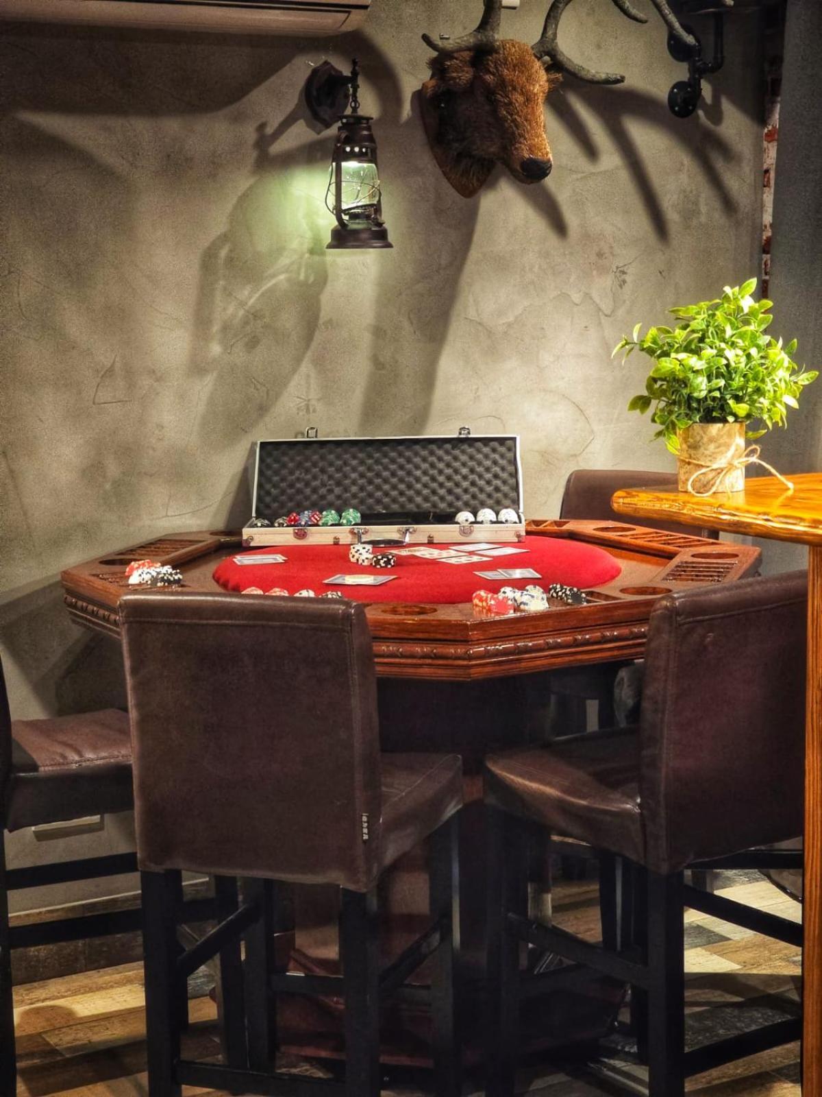 The Pub - Unique & Authentic Experience - Free Parking!, 5 Minutes From Airbus And The Mall Cribbs