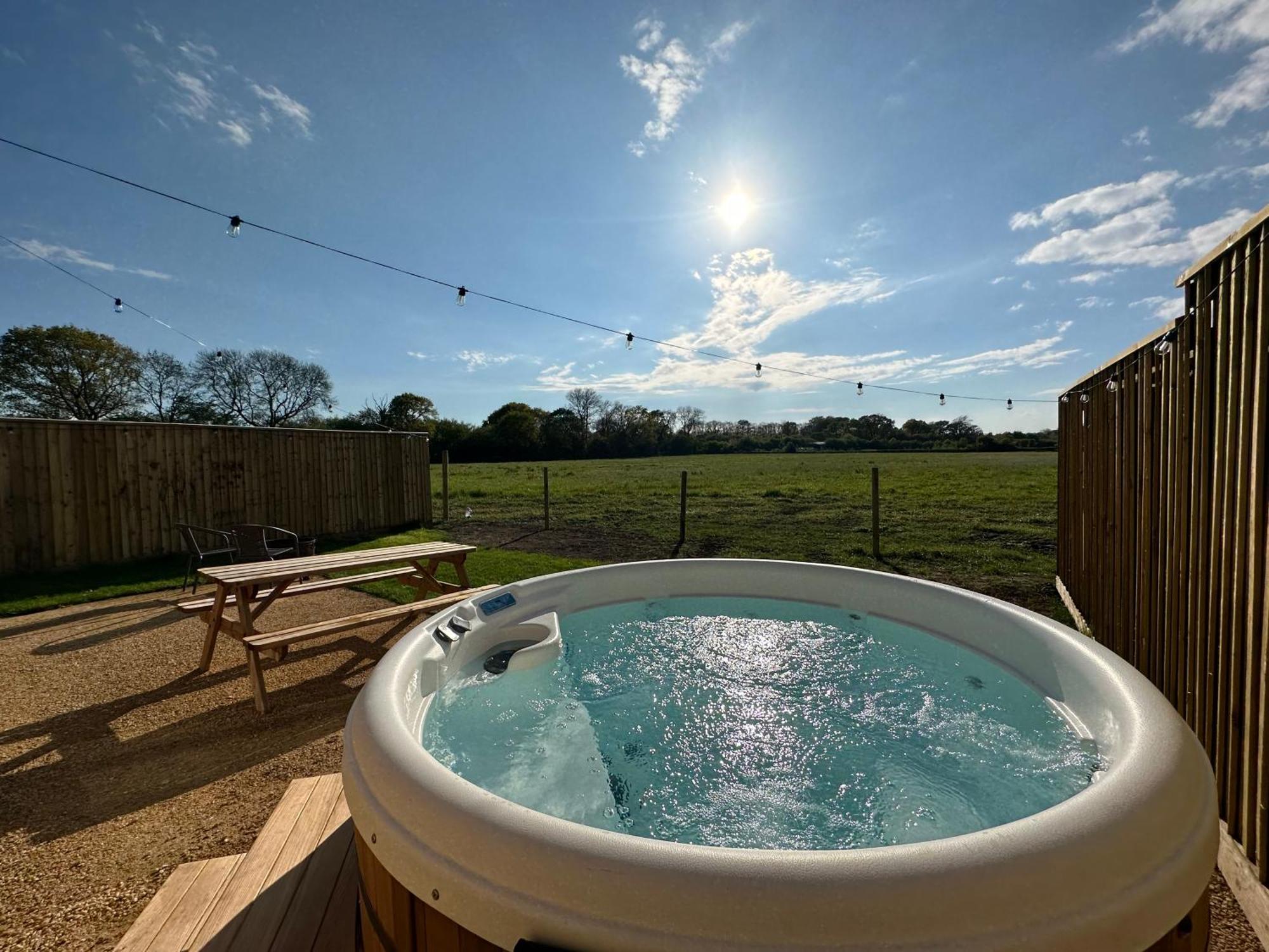 Campsite Lois' Pod With Hot Tub, Near Airport Bristol
