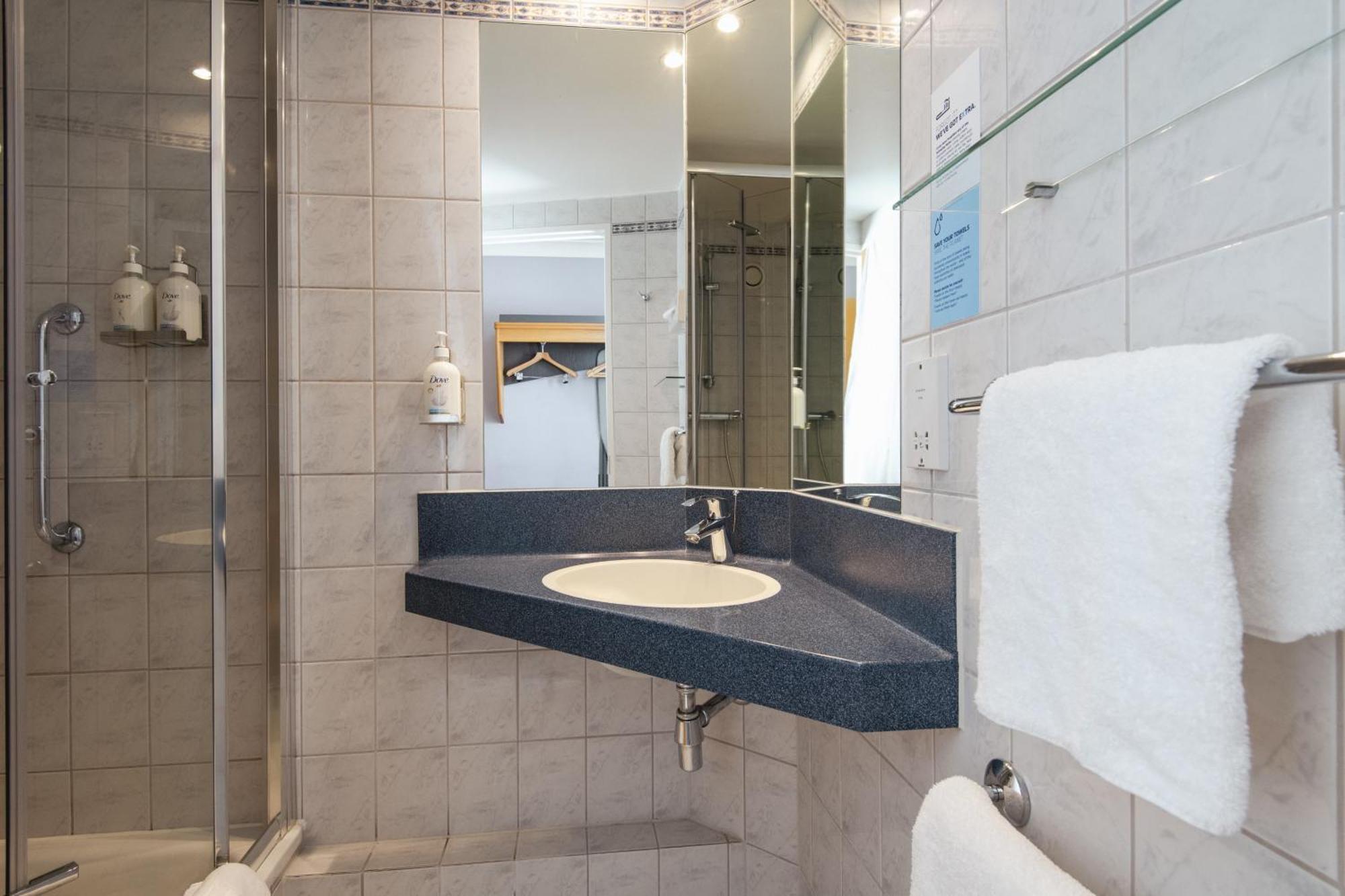 Express Centre By Ihg Hotel 3*