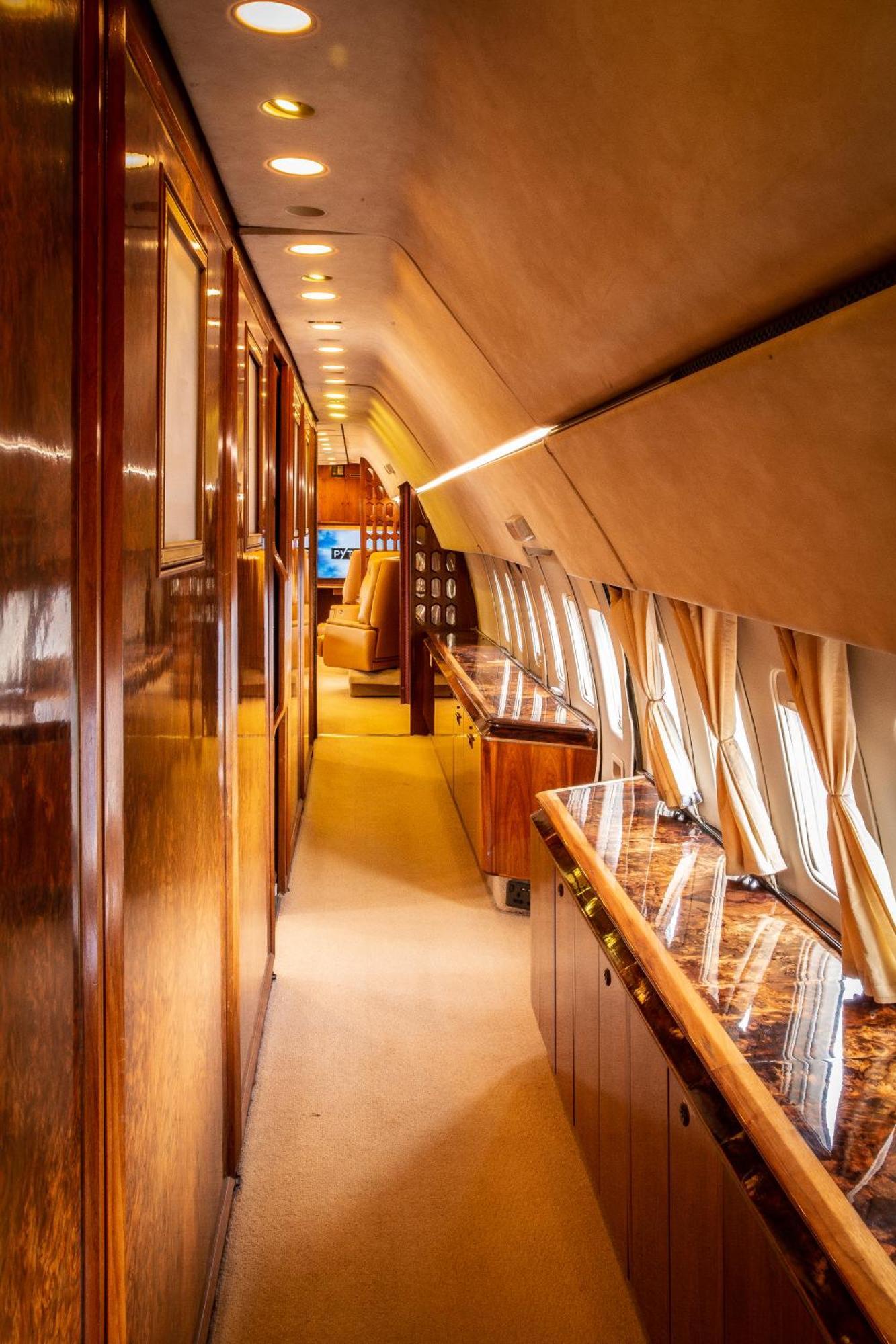 Boeing 727 Airliner Private Jet Botel Bristol