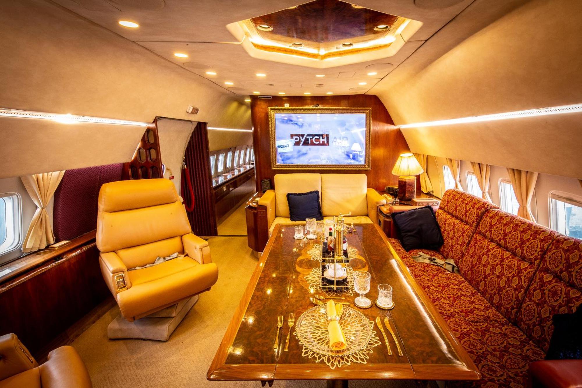 Botel Boeing 727 Airliner Private Jet