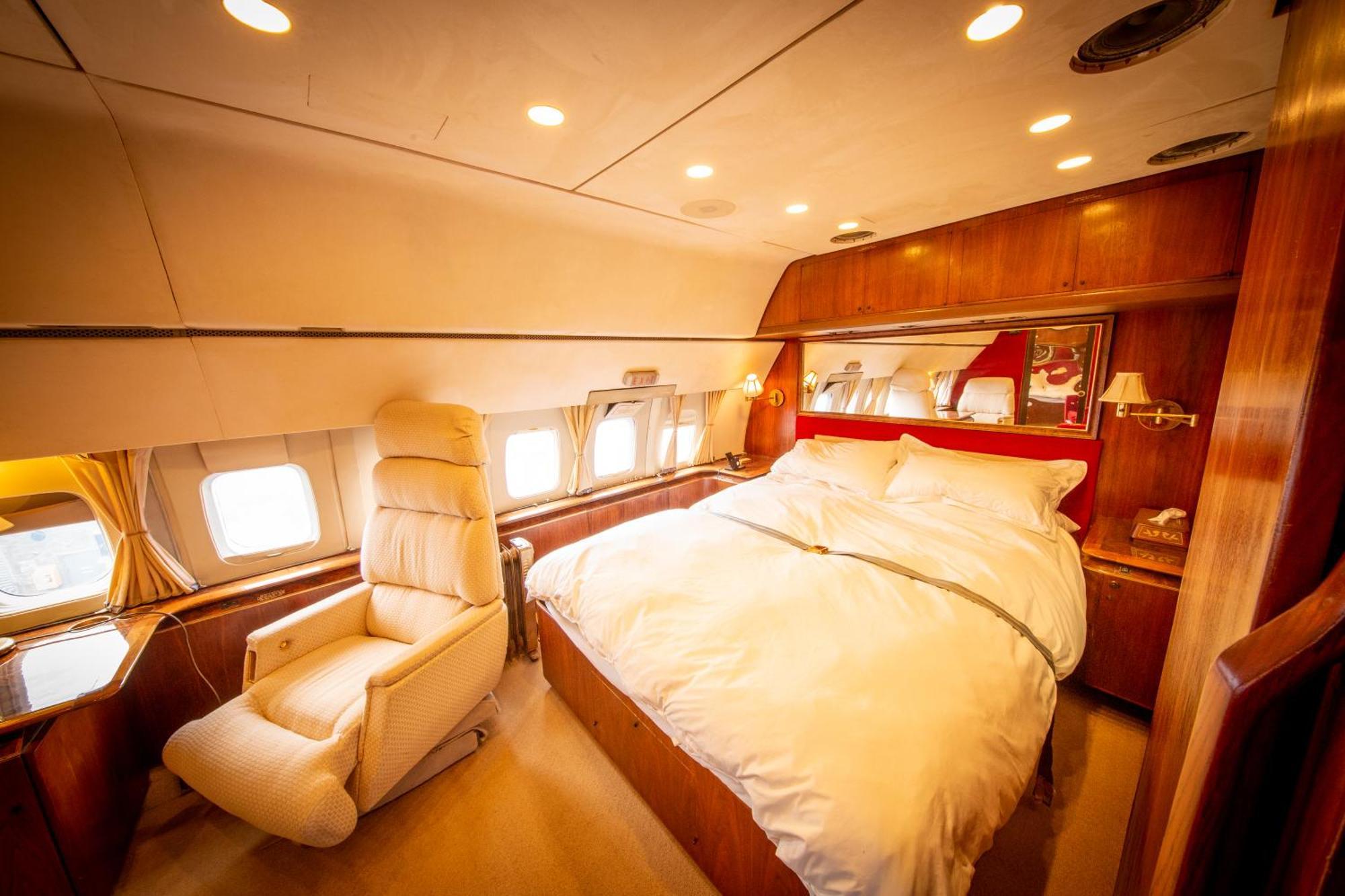 Botel Boeing 727 Airliner Private Jet *