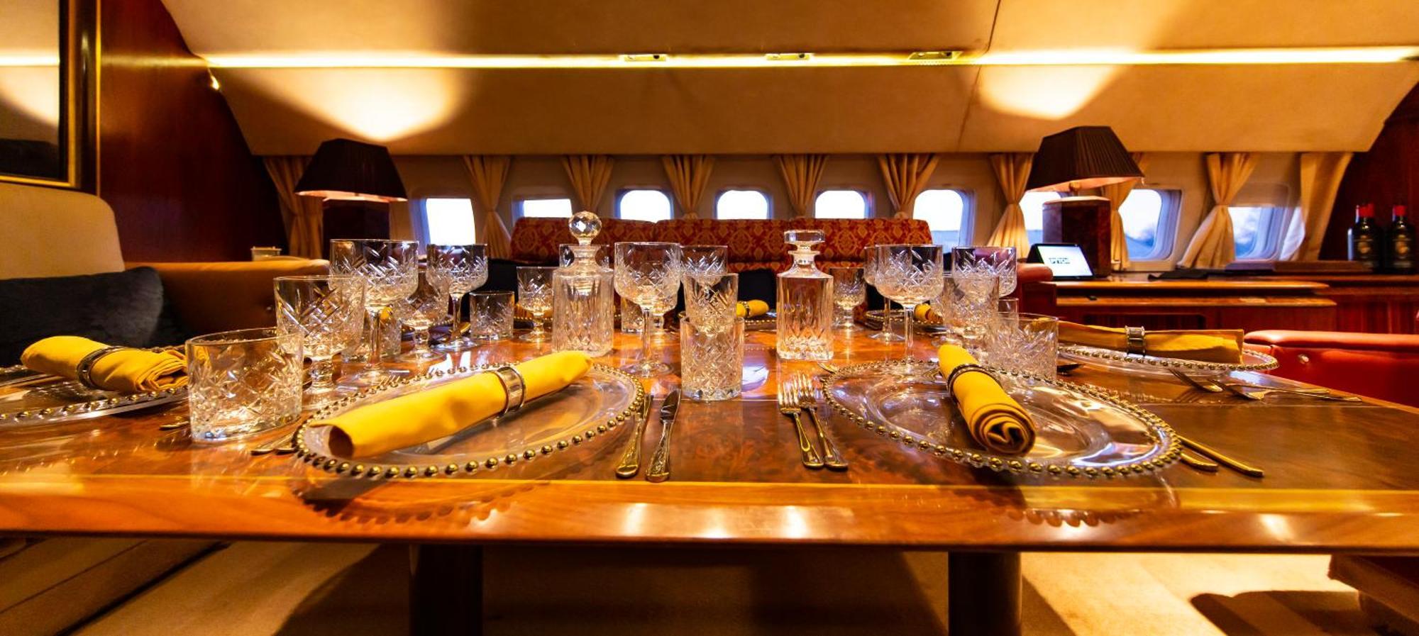 Boeing 727 Airliner Private Jet Botel