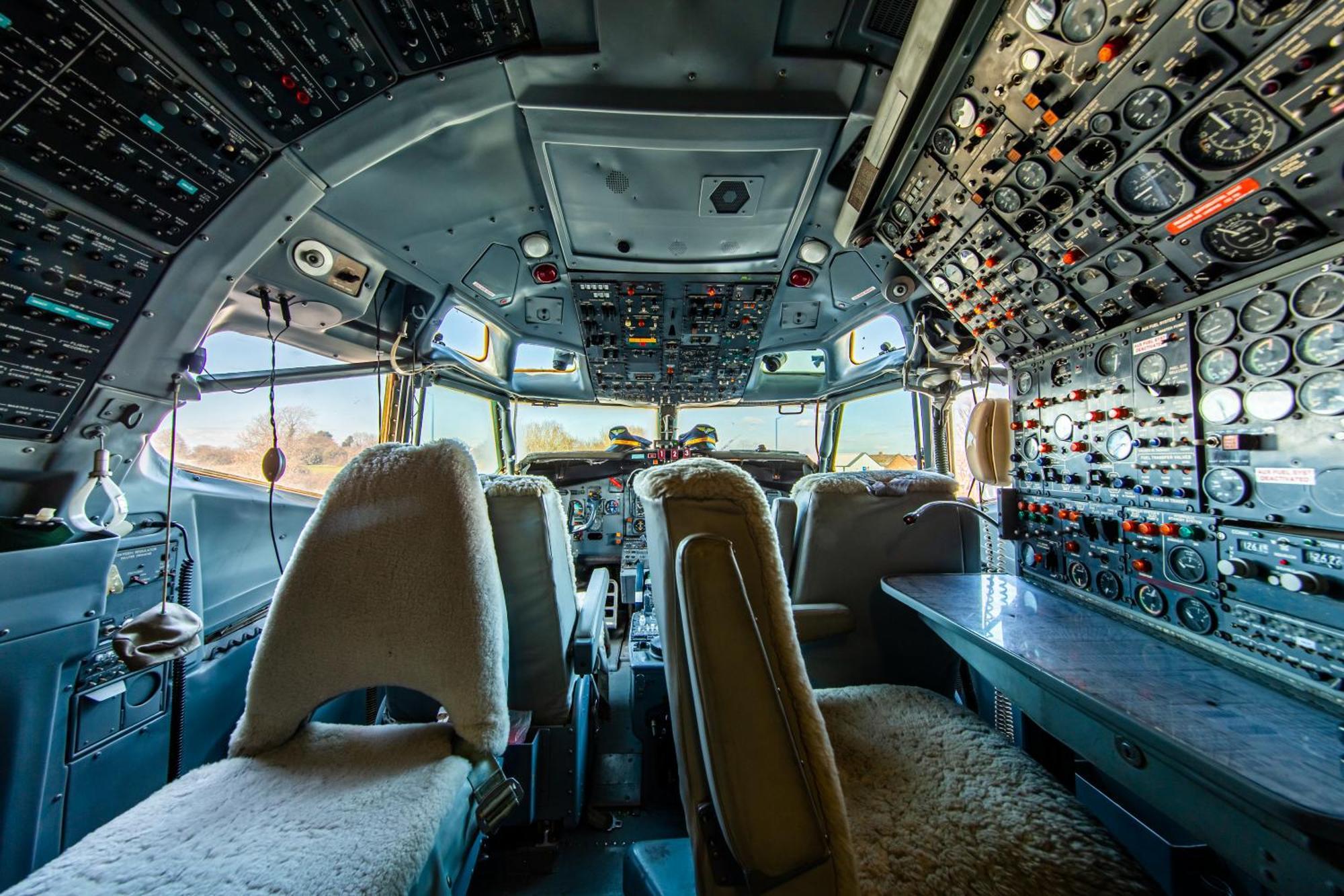 Boeing 727 Airliner Private Jet Botel *
