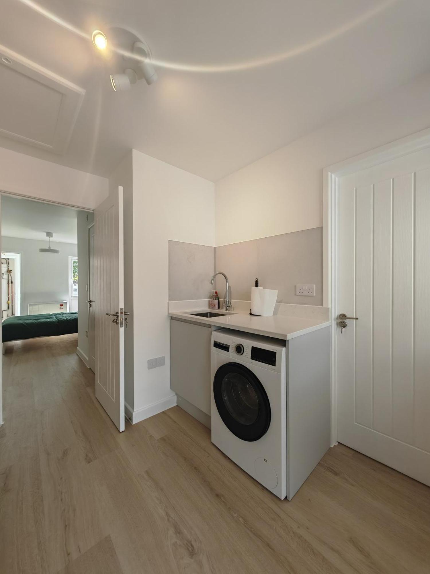Gated 2 Guests Private House Free Parking