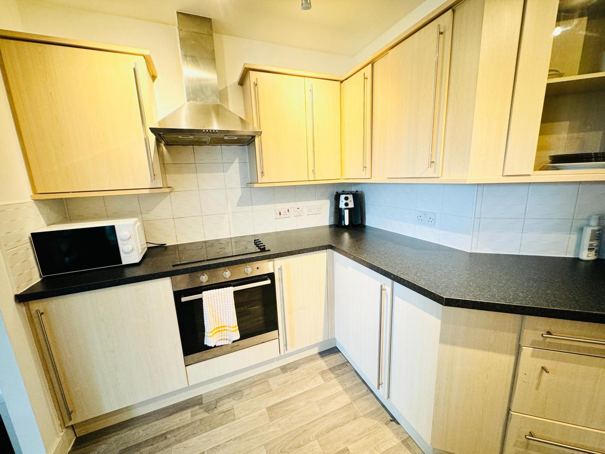Spacious 2-bedroom Haven With Modern Amenities In Bradley Stoke * Bristol