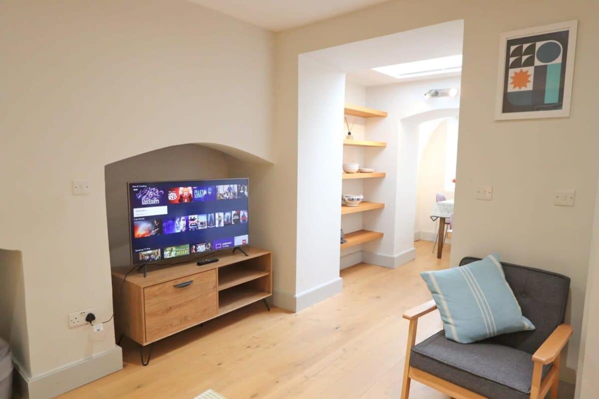 Richmond Terrace Studio Apartment