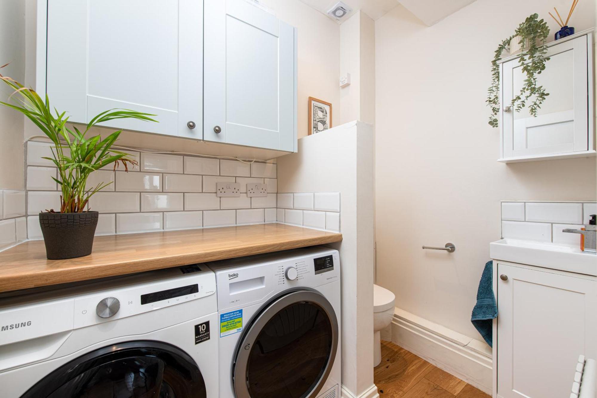 Charming Family With Stoves, Garden & Parking *