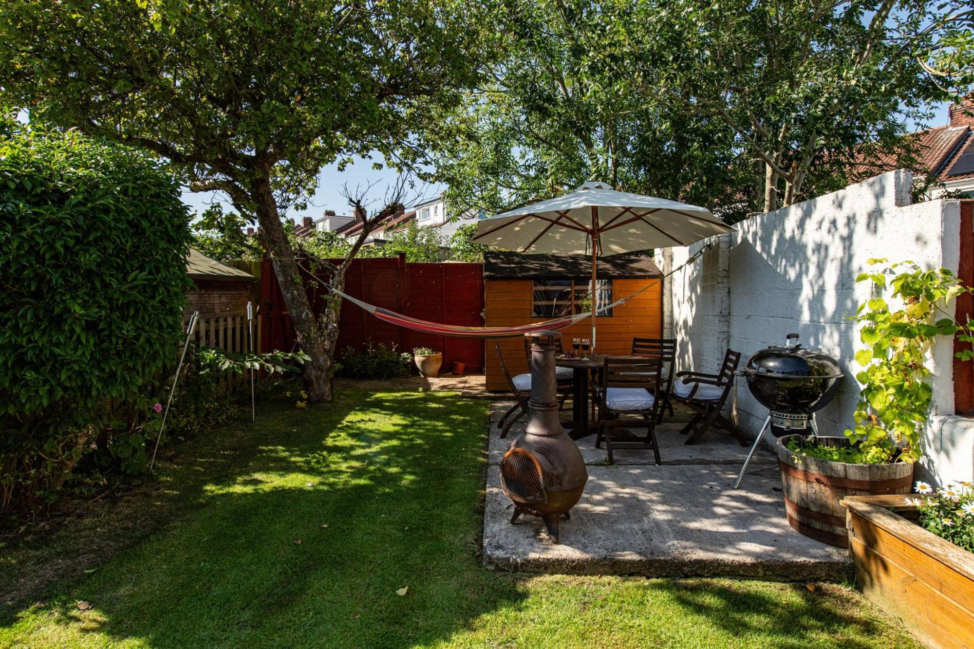 Charming Family With Stoves, Garden & Parking