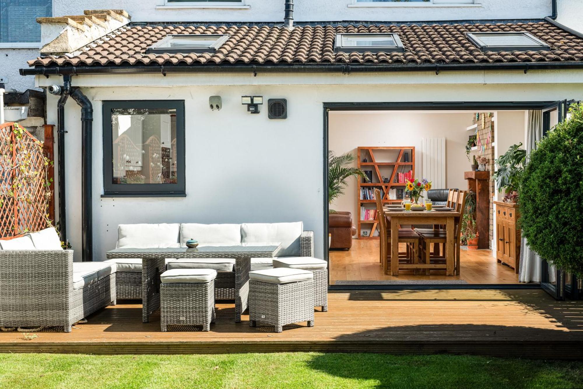 Charming Family With Stoves, Garden & Parking Apartment *
