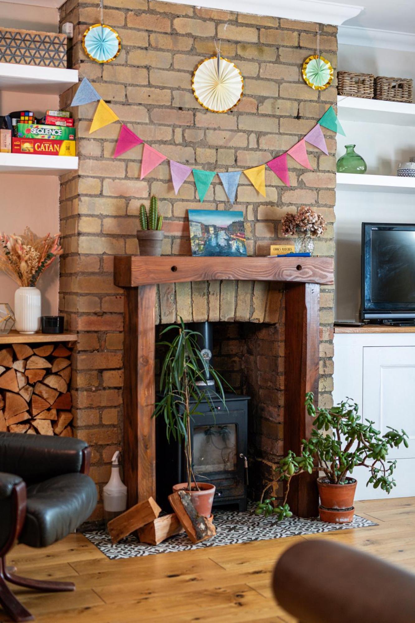 Charming Family With Stoves, Garden & Parking *