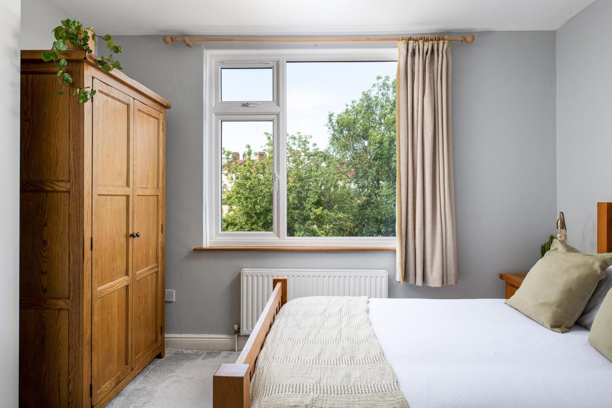 Charming Family With Stoves, Garden & Parking Bristol