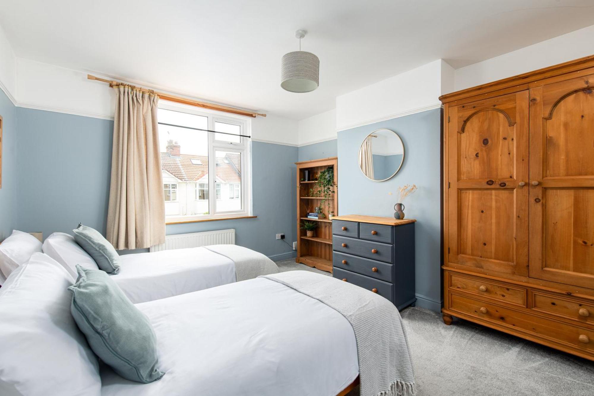 Charming Family With Stoves, Garden & Parking Apartment *