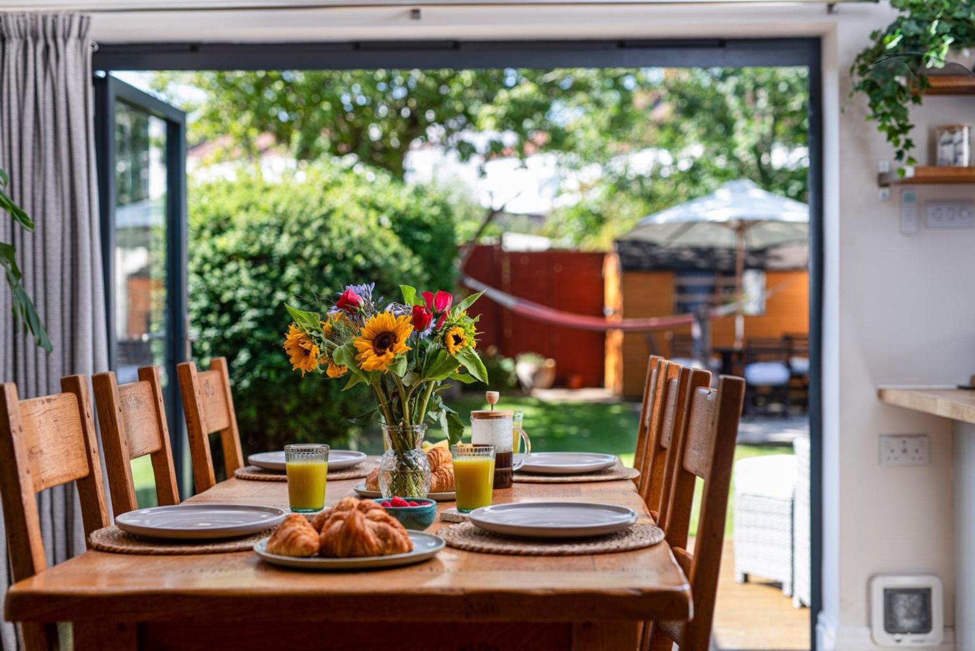 Charming Family With Stoves, Garden & Parking Apartment Bristol