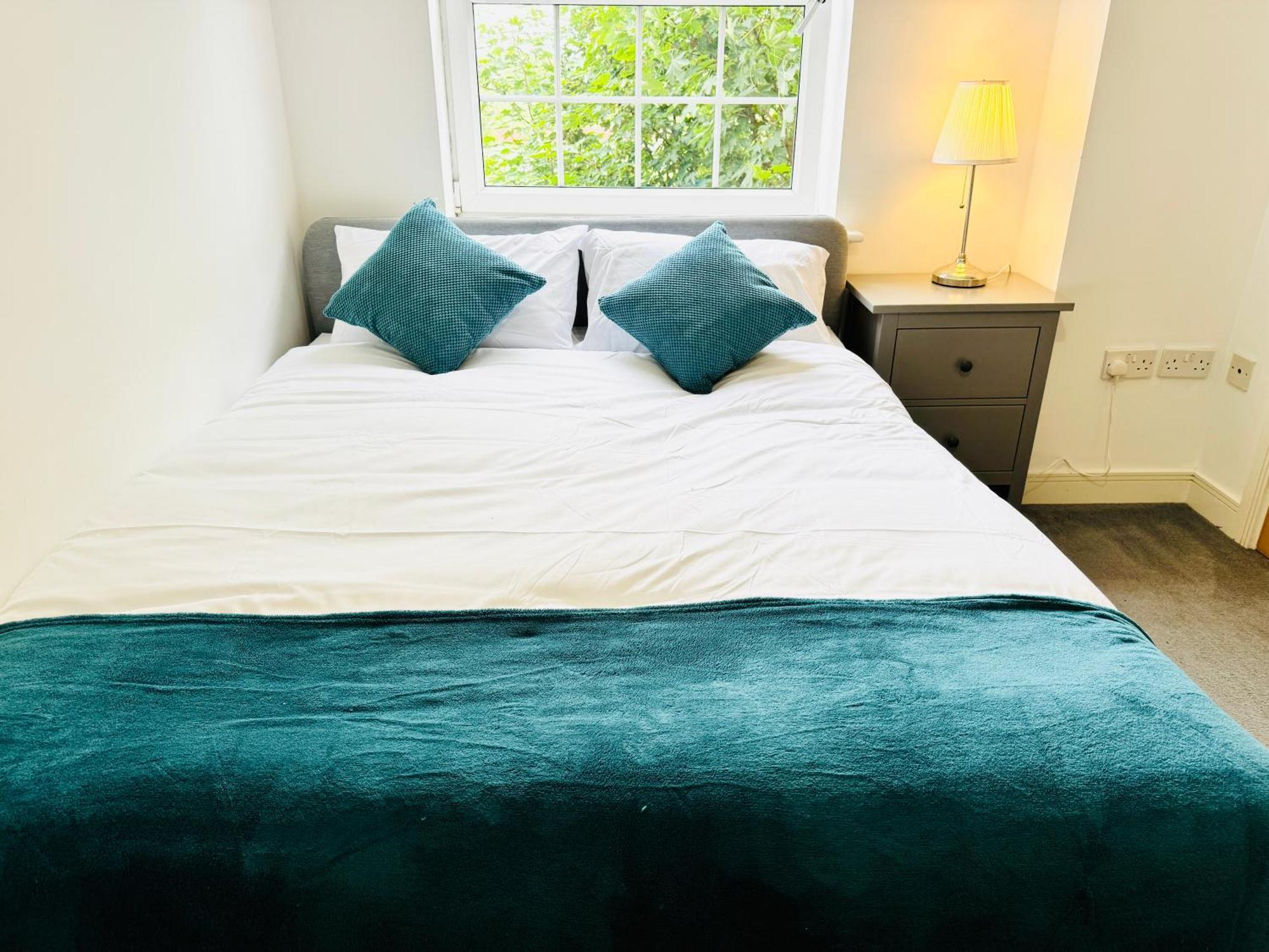 Spacious 2-bedroom Haven With Modern Amenities In Bradley Stoke Bristol
